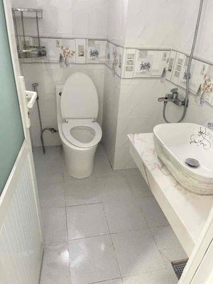 17 bedroom apartment building.17 toilets plus 1 mb. Full client for renting 75 million refrigerators.