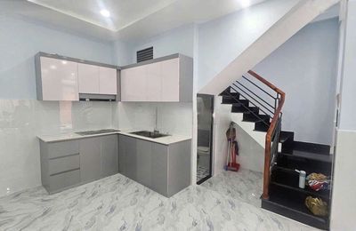 The beautiful new home. Five by twelve level LaPener.