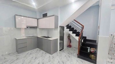The beautiful new home. Five by twelve level LaPener.
