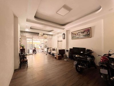 Renting the entire Xóm Chiếu, 4th.