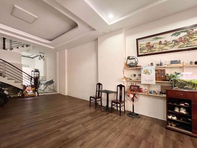 Renting the entire Xóm Chiếu, 4th.