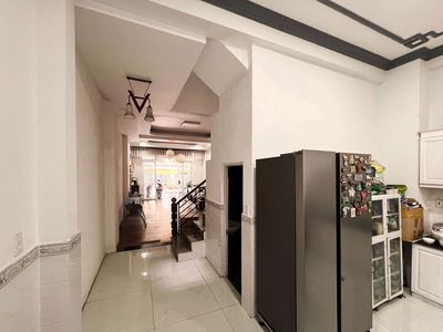 Renting the entire Xóm Chiếu, 4th.