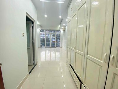 front aeon mall 4 x20 M. 6 bedrooms wide, 6 bathrooms wide.