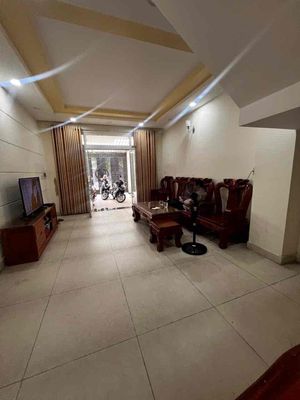 Rent the Sudc Angum, 4% x20 meters, 3 stories, 4 bedrooms, 20 meters, District 12