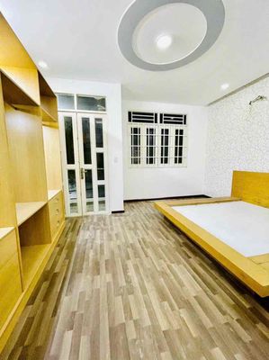 A Vhoang needs to rent 10 million.