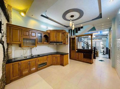 Rent the entire apartment. 1 .3 floors, roof, ceiling, 4 bedrooms.