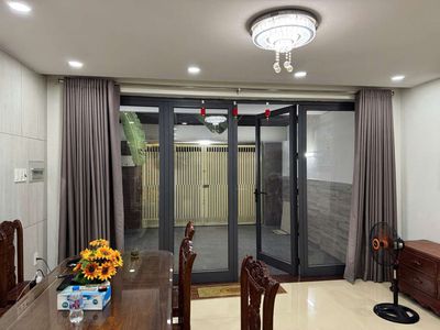 A five-stair lift behind the Dimal