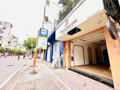 Trần Hưng Đạo front house for rent