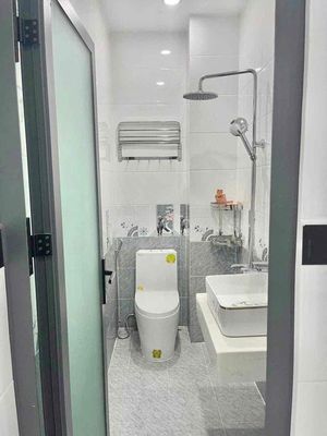 3rd floor+st 6 bedroom 4 versus 8 M