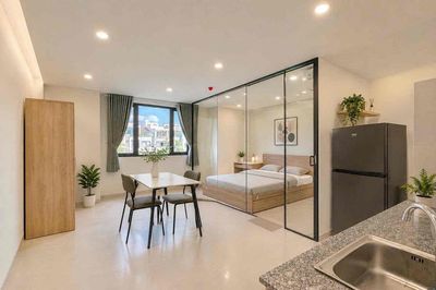 A full bedroom - balcony, sky window - drop-of-the-clock, to District 2, capture