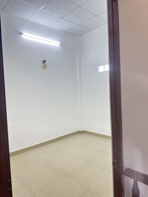 It's the owner who rents his apartment 32 meters out of 83 Liên khu 4-5 after Kim Min
