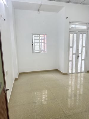 It's the owner who rents his apartment 32 meters out of 83 Liên khu 4-5 after Kim Min
