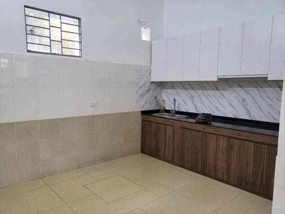 The 29th refrigerator near the copper market. Two floors four bedroom three toilets.