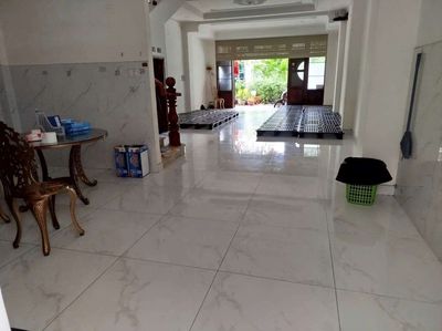 Rent a Wing Street residential building, site 6 x 16, 2 floors, 6 bedrooms, basic housing.
