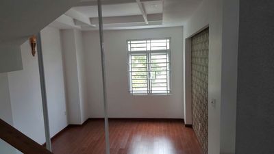 Rent the Lê Thị Riêng truckhouse cheap. long term sign