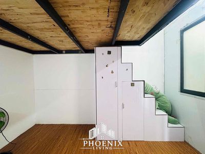 Generic interior close to huflit