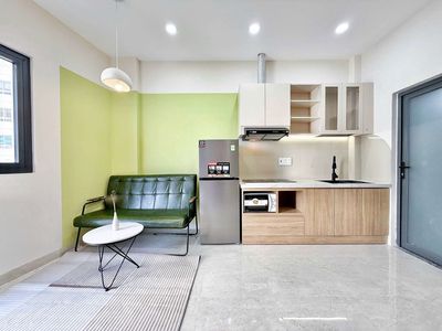 Hot deal! An elevator balcony bedroom in the park.