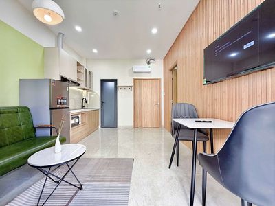Hot deal! An elevator balcony bedroom in the park.