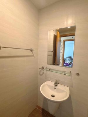 Share 1 Akane building has its own bathroom, full air conditioning.