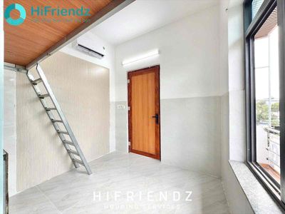 Available interior - sky window - near new huit - aeon