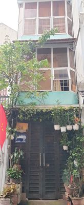 The small room is good for renting near the Tan Son Son Son of a bitch.
