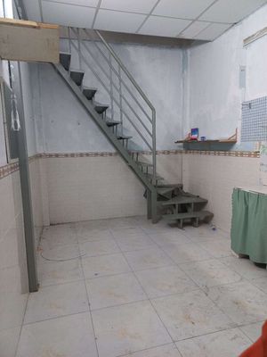 Cheap, half a floor. 30 meters. One wide, one bathroom.