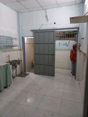 Cheap, half a floor. 30 meters. One wide, one bathroom.