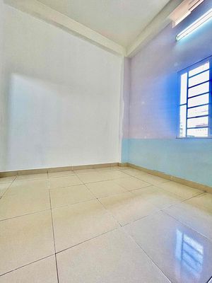 The Price Room is right at the University of Technology. The price is 2.8 million.