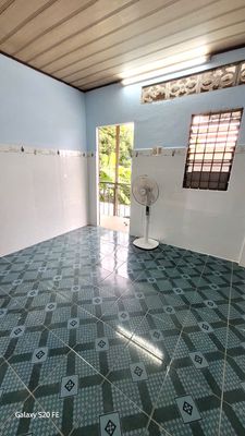 Cash room, kitchen, private toilet, balcony, near the commercial university.