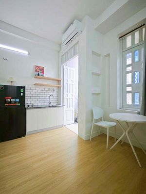 Rent a balcony-- Sư Vạn Hạnh, District 10.