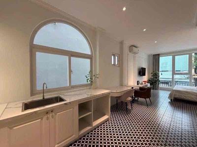 Rent a super-beautiful balcony studio in a cheap democratic cycle.