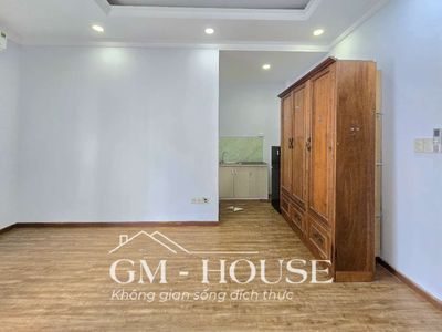 The owner rented room 25 m2 large windows, even Bình Lợi