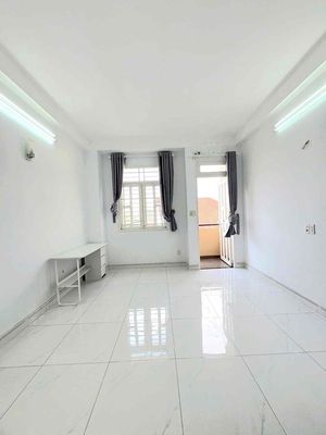 The rent to five bedrooms. Four toilets. I found the basics of 14 million.