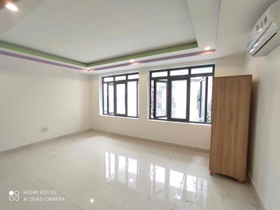 The owner rented the flat 40 meters of real, cool space in HSV.