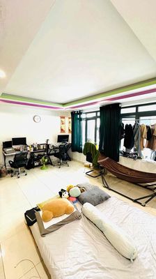 The owner rented the flat 40 meters of real, cool space in HSV.
