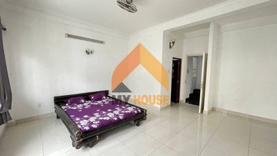 Wait a minute. Thảo Điền 3rd floor. Super cheap bedroom.