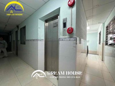 High Service apartment near Sen and the Záré Shun Constitution through the 6th District of 11