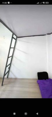 The owner rented three stories by Trần Văn Quang.