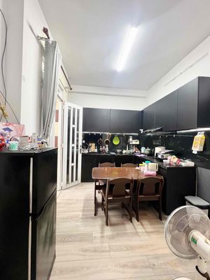 Rent the area room 50 meters at the station.