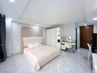 650 students are offered first month at the Full-Steal House 7