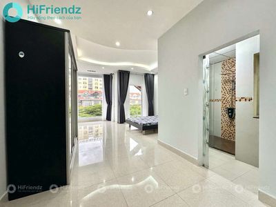 studio full balcony furniture full glasses