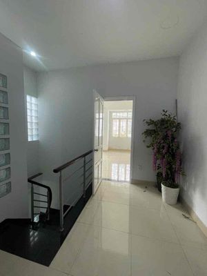 Rent the entire first floor - a metric - 10 million per month