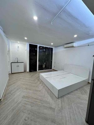 The studio is a kitchen room full of student furniture.