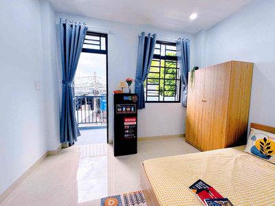 Full's balcony room is right here.