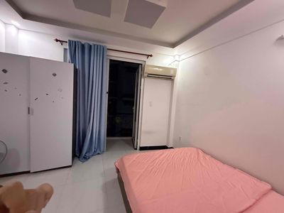 The new cheap motel is right in the middle of the 8th county.