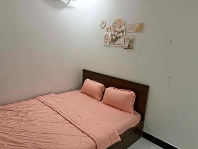 The new cheap motel is right in the middle of the 8th county.