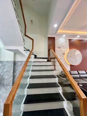 1 .2 floors down the roadway - east is up - 4 bedrooms
