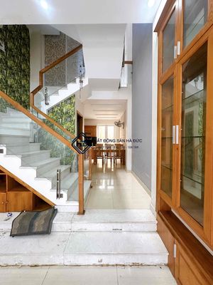 4 x 18 m 3 floors with a garage 50 meters from Lê Thị Riêng