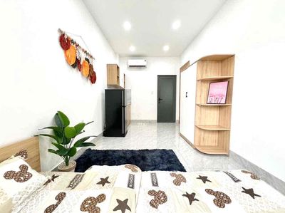 Room 25 m2 windows, full comfort immediately Hồng Hà, next to the Constitution
