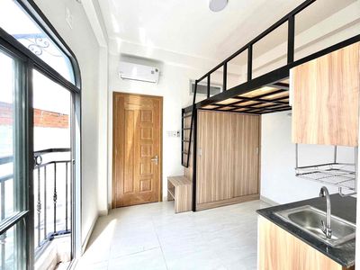 The Natural Light Advanced House near the Foreign College of Peace